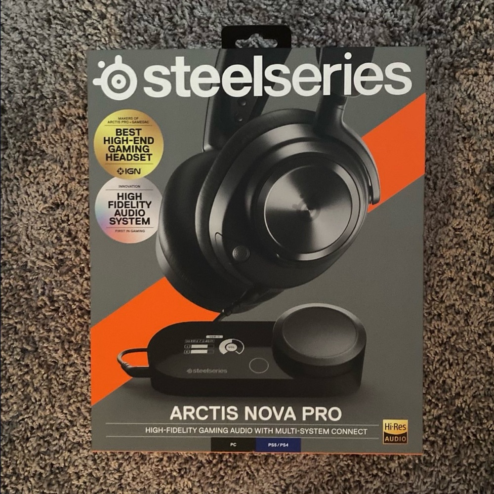 Steel series artcis nova pro, high end gaming headset for PC/ Playstation.